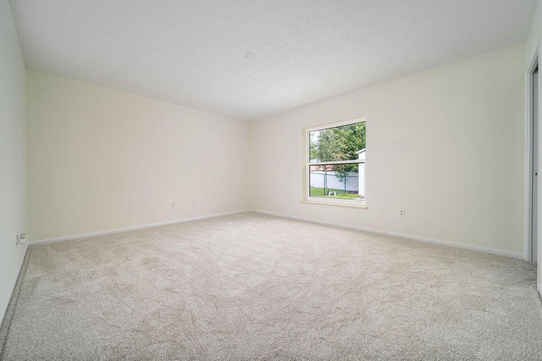 649 NE Horizon Lane-14