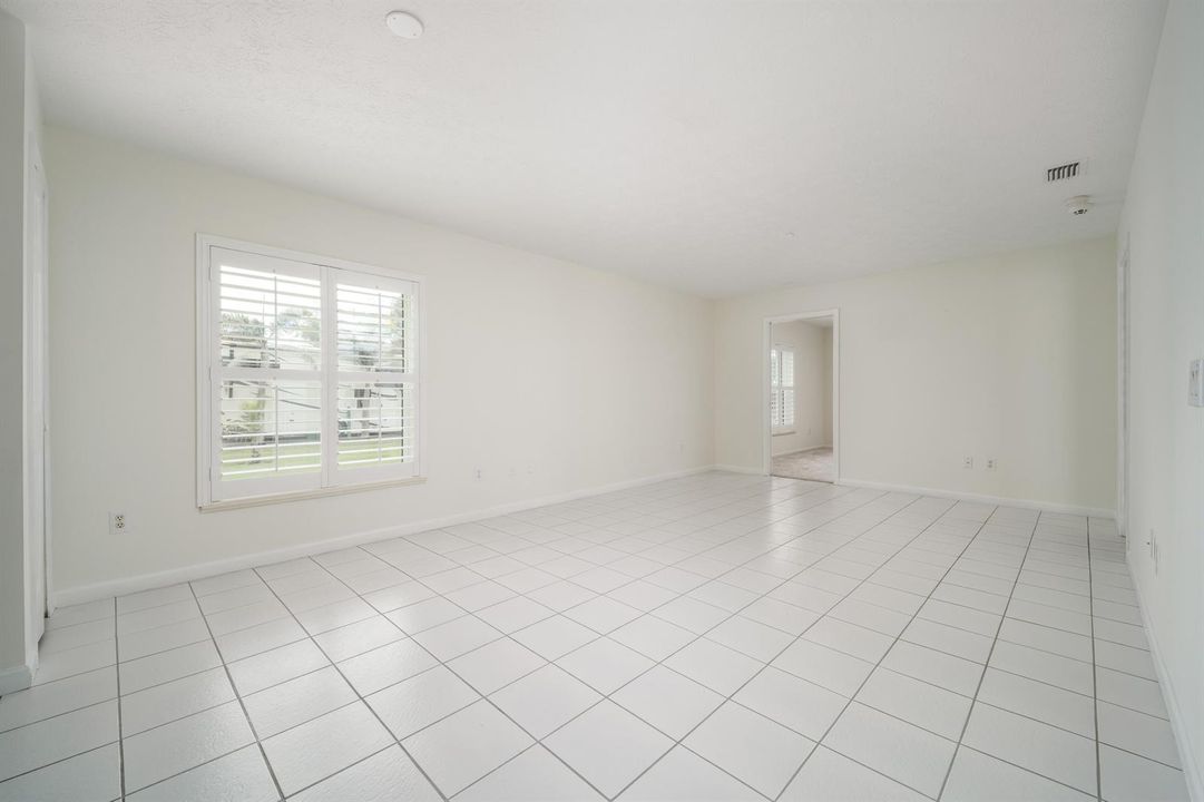 649 NE Horizon Lane-18