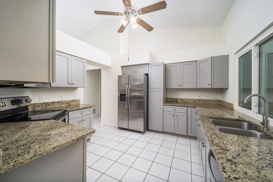 649 NE Horizon Lane-11