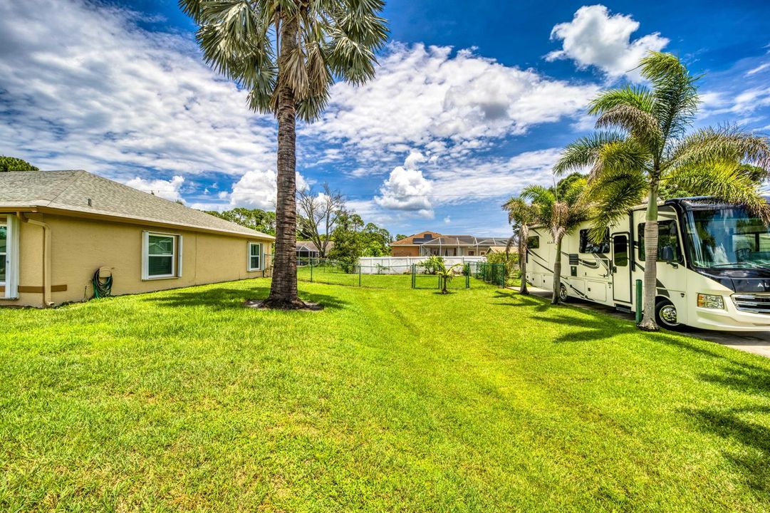 649 NE Horizon Lane-31