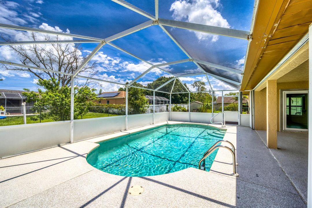 649 NE Horizon Lane-25