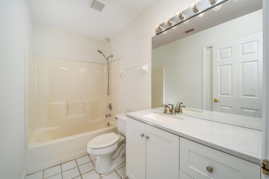 649 NE Horizon Lane-21