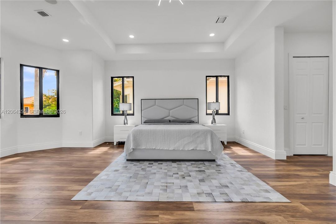 For Sale: $1,150,000 (5 beds, 4 baths, 4717 Square Feet)