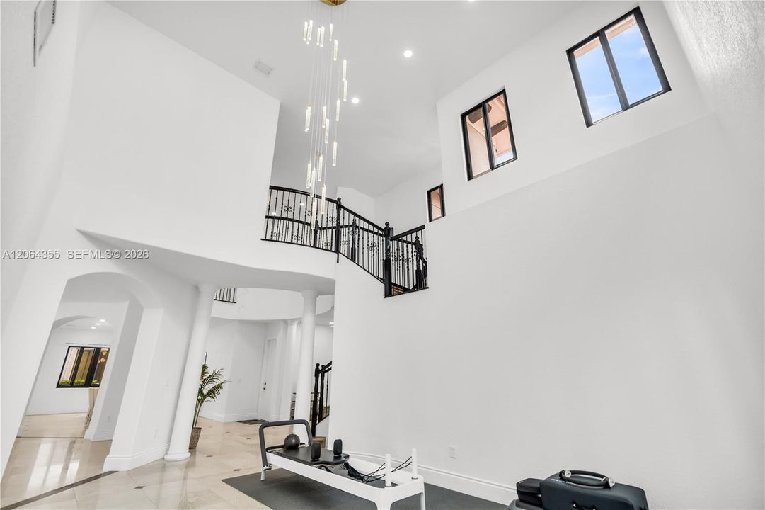 For Sale: $1,150,000 (5 beds, 4 baths, 4717 Square Feet)