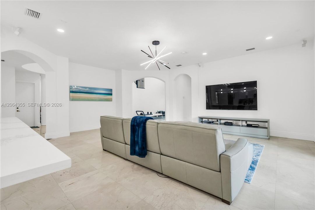 For Sale: $1,150,000 (5 beds, 4 baths, 4717 Square Feet)