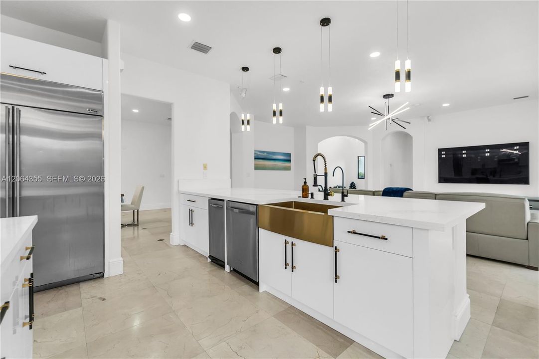 For Sale: $1,150,000 (5 beds, 4 baths, 4717 Square Feet)