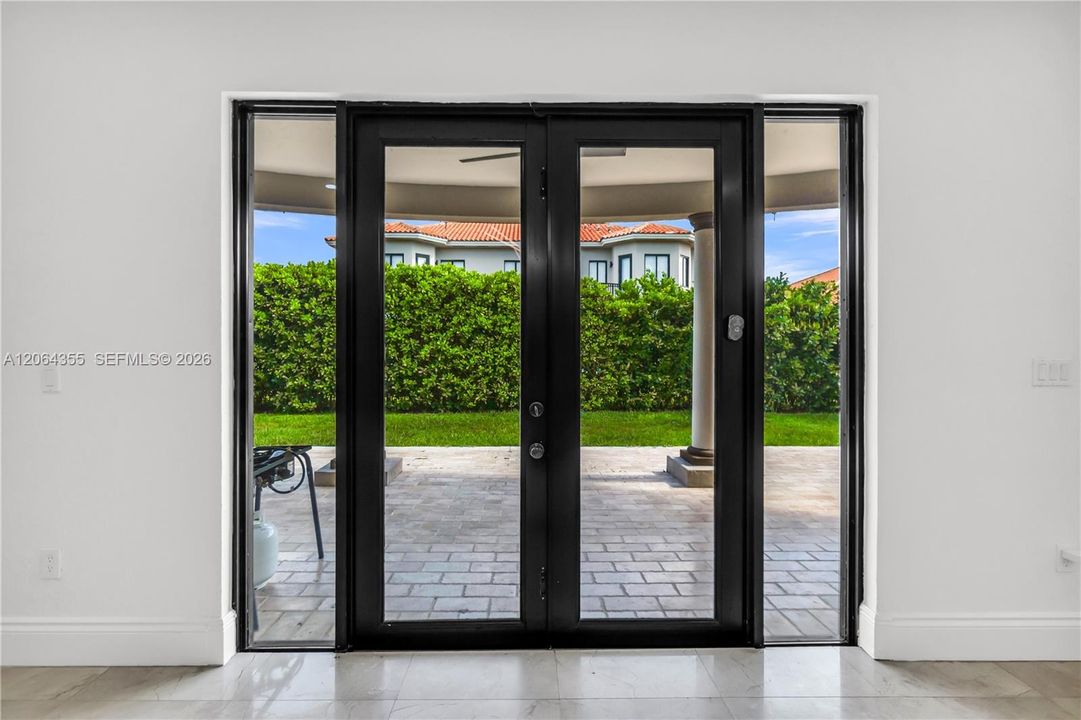 For Sale: $1,150,000 (5 beds, 4 baths, 4717 Square Feet)