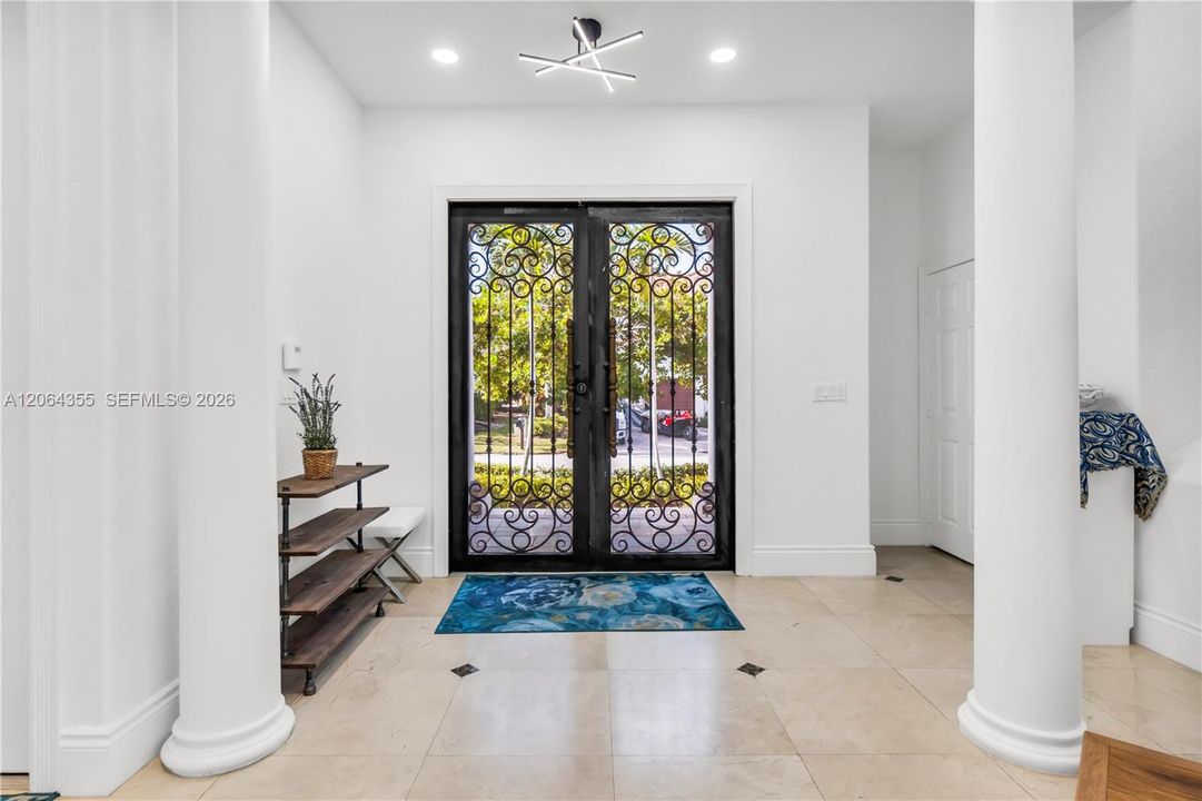 For Sale: $1,150,000 (5 beds, 4 baths, 4717 Square Feet)