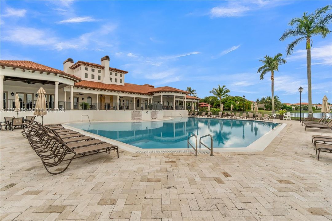 For Sale: $1,150,000 (5 beds, 4 baths, 4717 Square Feet)