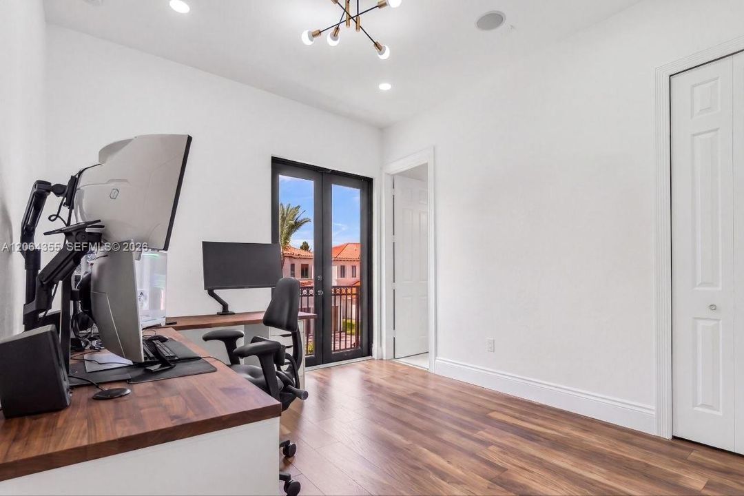 For Sale: $1,150,000 (5 beds, 4 baths, 4717 Square Feet)