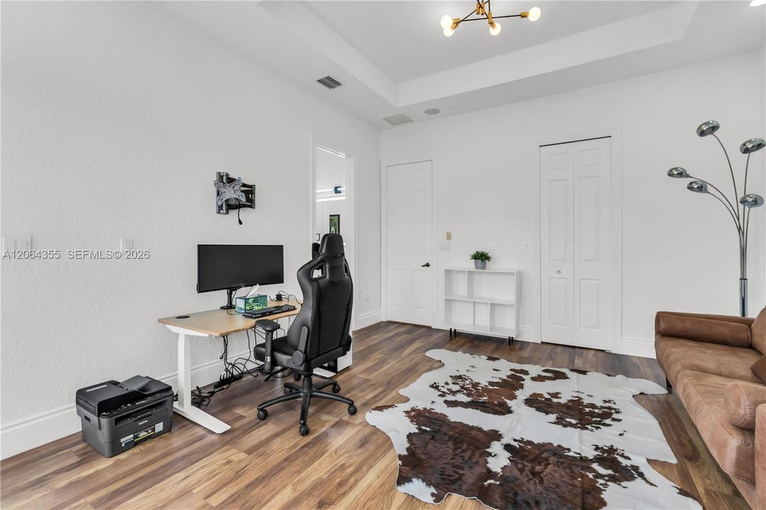 For Sale: $1,150,000 (5 beds, 4 baths, 4717 Square Feet)