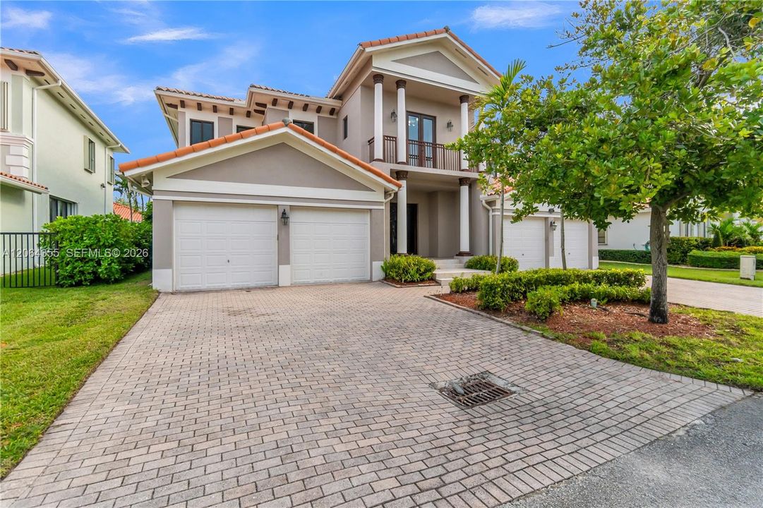 For Sale: $1,150,000 (5 beds, 4 baths, 4717 Square Feet)