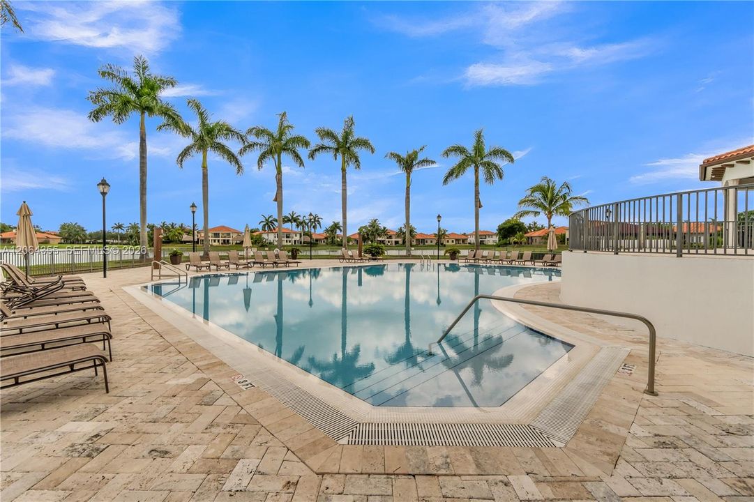 For Sale: $1,150,000 (5 beds, 4 baths, 4717 Square Feet)