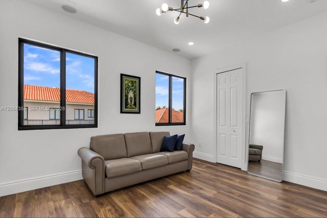 For Sale: $1,150,000 (5 beds, 4 baths, 4717 Square Feet)