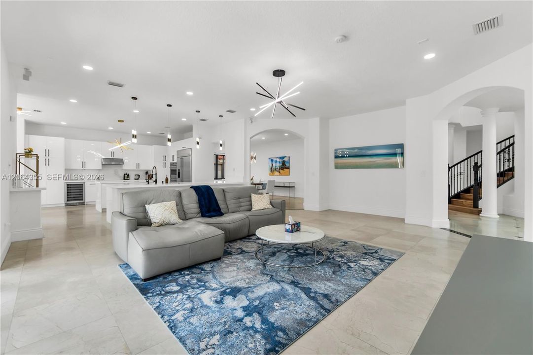 For Sale: $1,150,000 (5 beds, 4 baths, 4717 Square Feet)