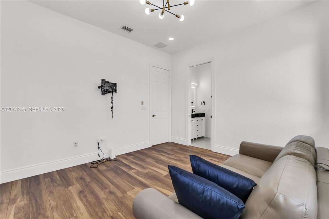 For Sale: $1,150,000 (5 beds, 4 baths, 4717 Square Feet)