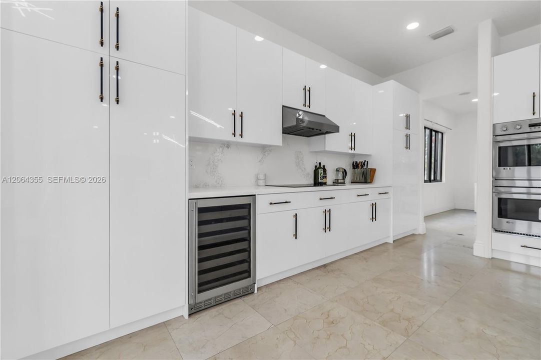 For Sale: $1,150,000 (5 beds, 4 baths, 4717 Square Feet)