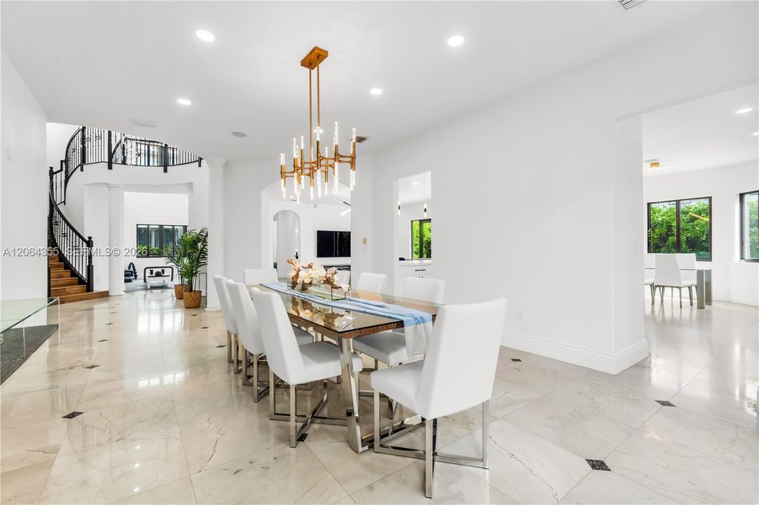 For Sale: $1,150,000 (5 beds, 4 baths, 4717 Square Feet)