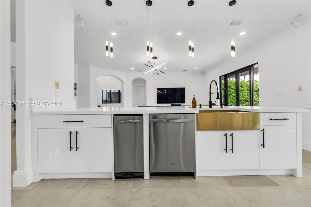 For Sale: $1,150,000 (5 beds, 4 baths, 4717 Square Feet)