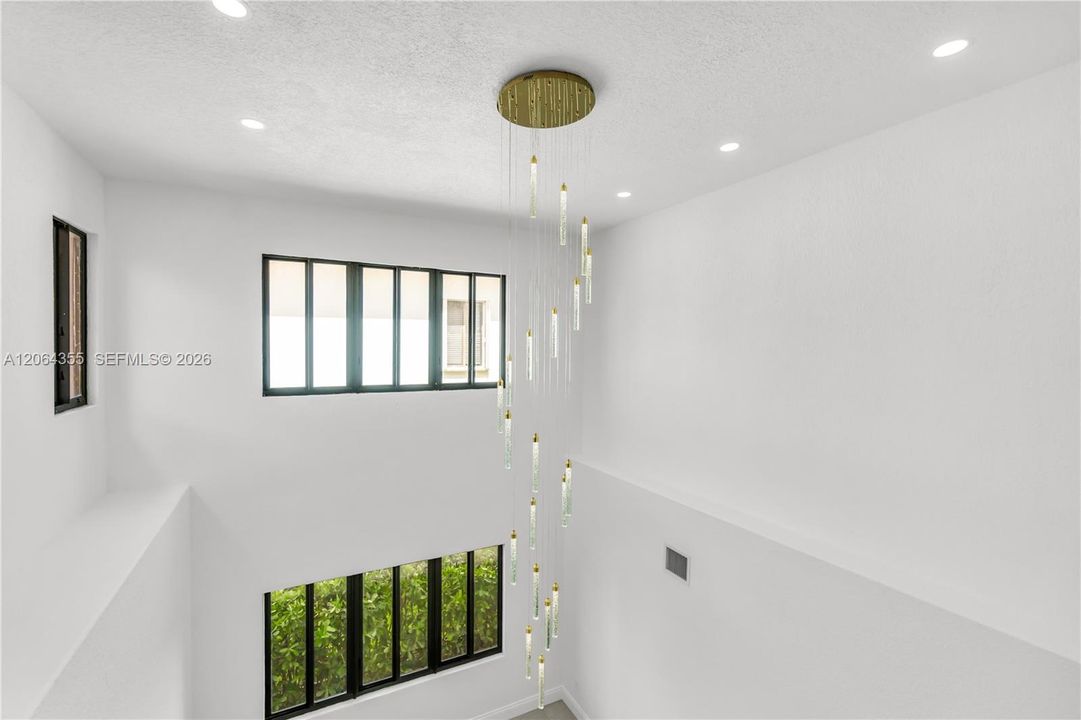 For Sale: $1,150,000 (5 beds, 4 baths, 4717 Square Feet)