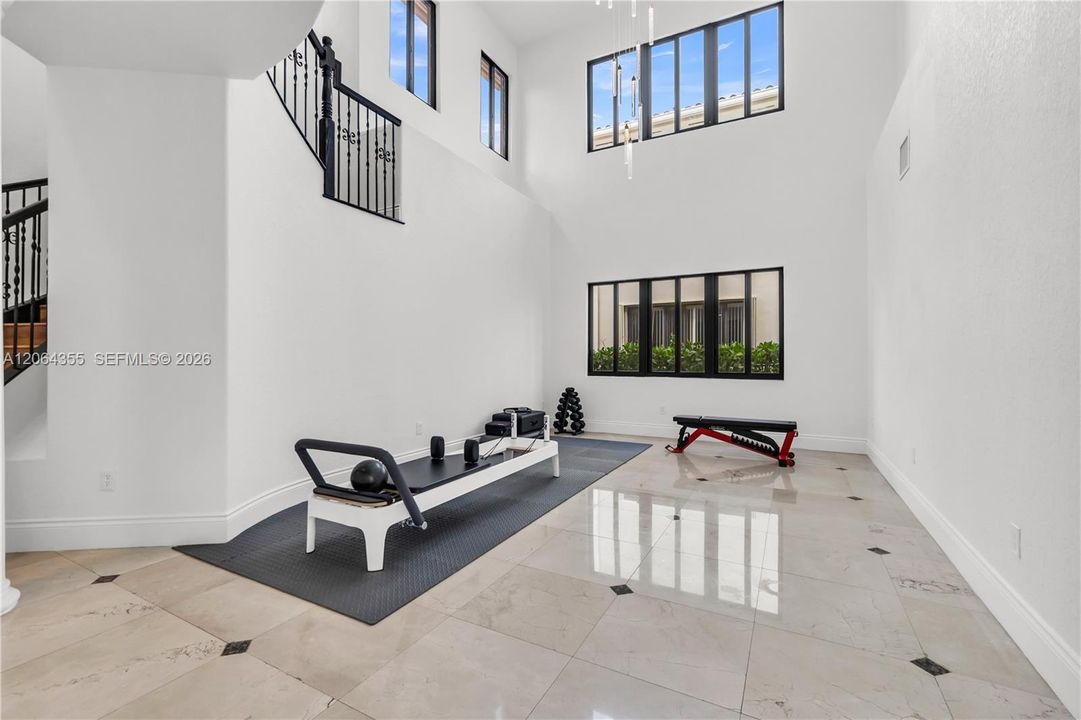 For Sale: $1,150,000 (5 beds, 4 baths, 4717 Square Feet)