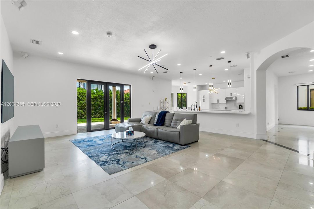 For Sale: $1,150,000 (5 beds, 4 baths, 4717 Square Feet)
