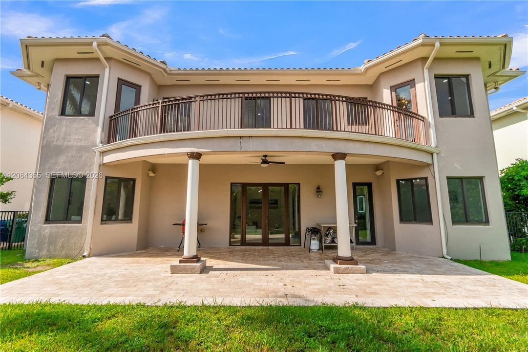 For Sale: $1,150,000 (5 beds, 4 baths, 4717 Square Feet)