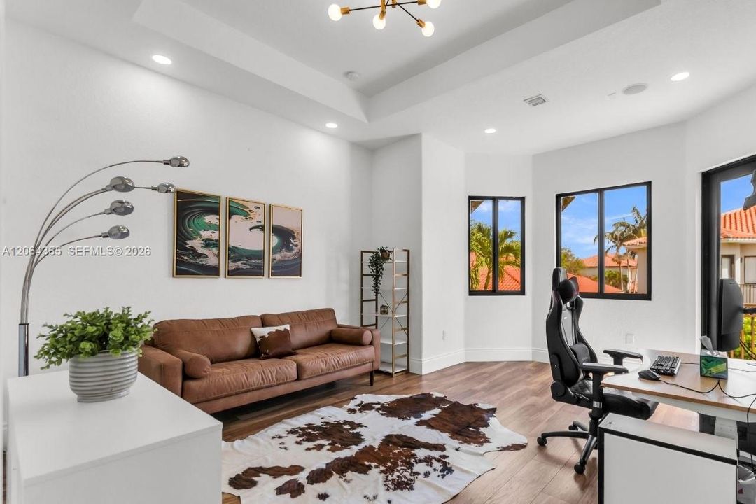 For Sale: $1,150,000 (5 beds, 4 baths, 4717 Square Feet)