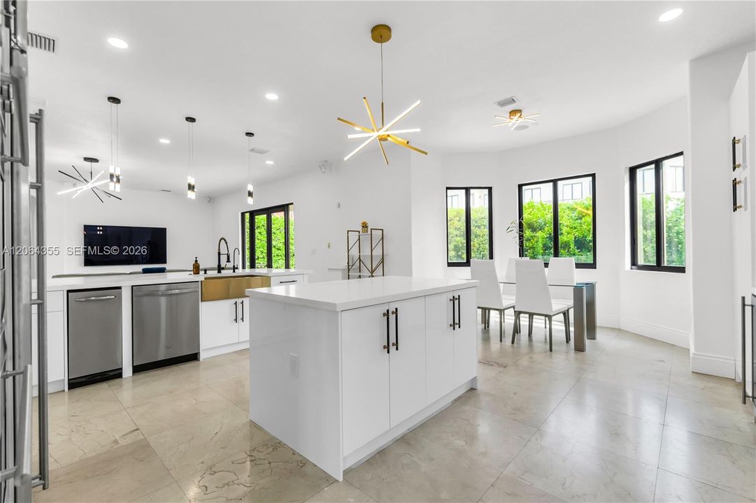 For Sale: $1,150,000 (5 beds, 4 baths, 4717 Square Feet)