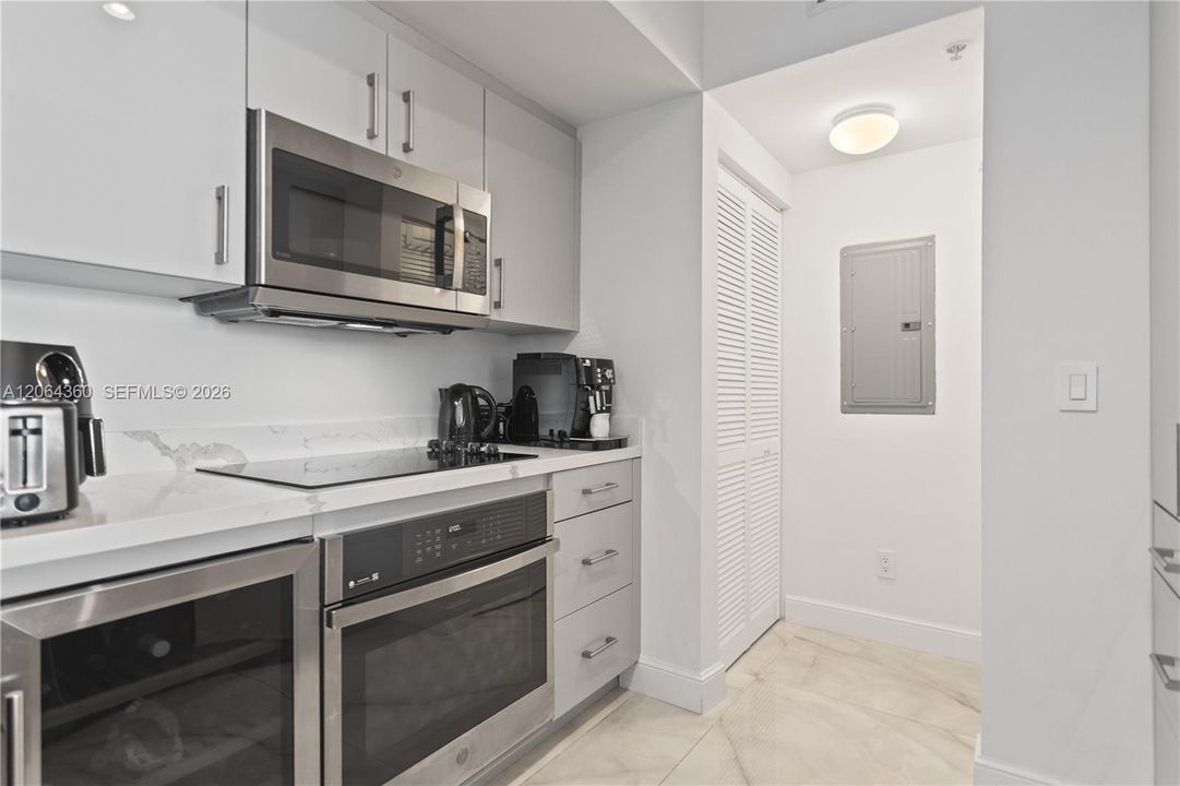 For Sale: $789,000 (2 beds, 2 baths, 1227 Square Feet)