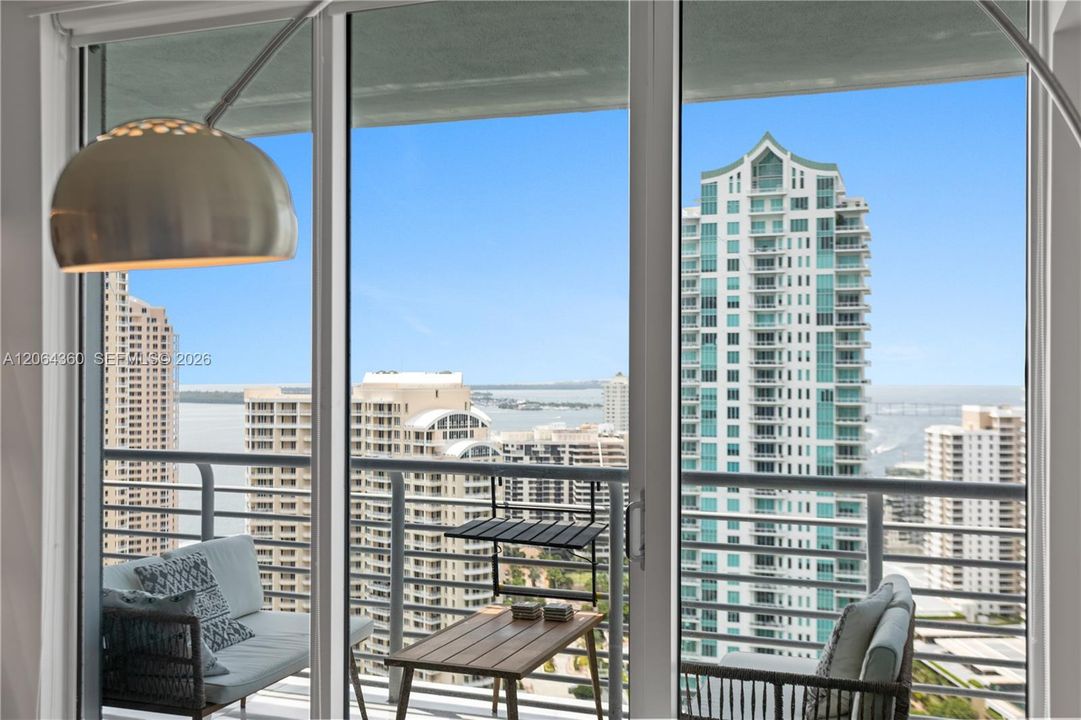 For Sale: $789,000 (2 beds, 2 baths, 1227 Square Feet)