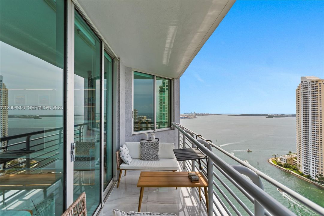 For Sale: $789,000 (2 beds, 2 baths, 1227 Square Feet)