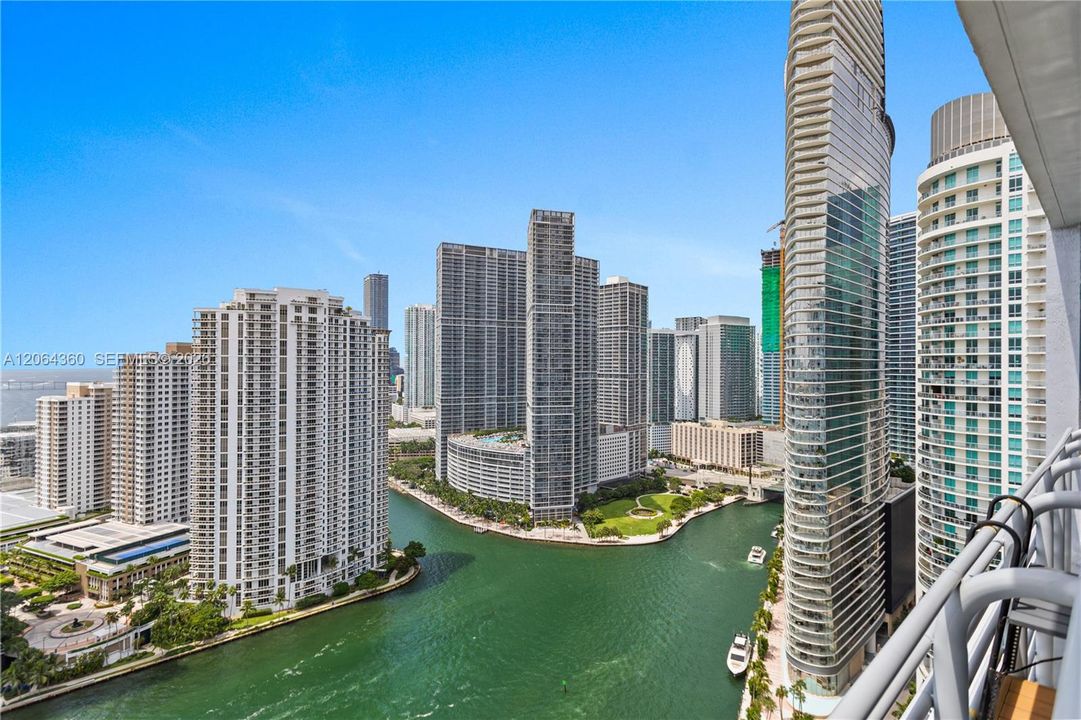 For Sale: $789,000 (2 beds, 2 baths, 1227 Square Feet)