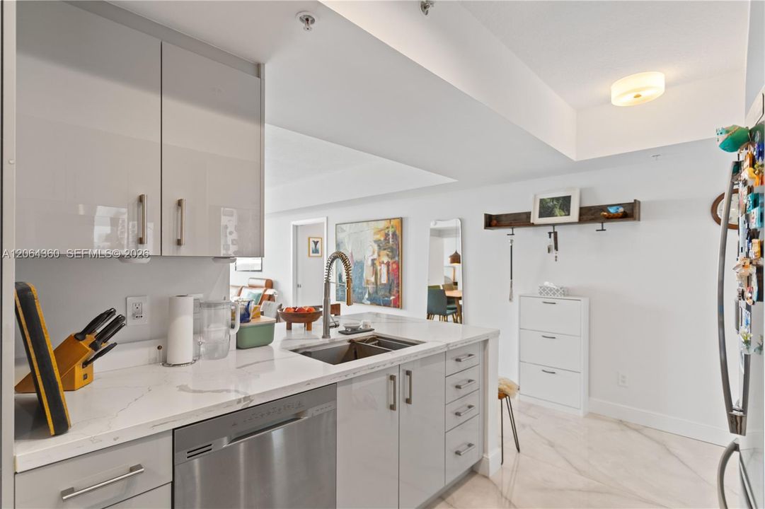 For Sale: $789,000 (2 beds, 2 baths, 1227 Square Feet)