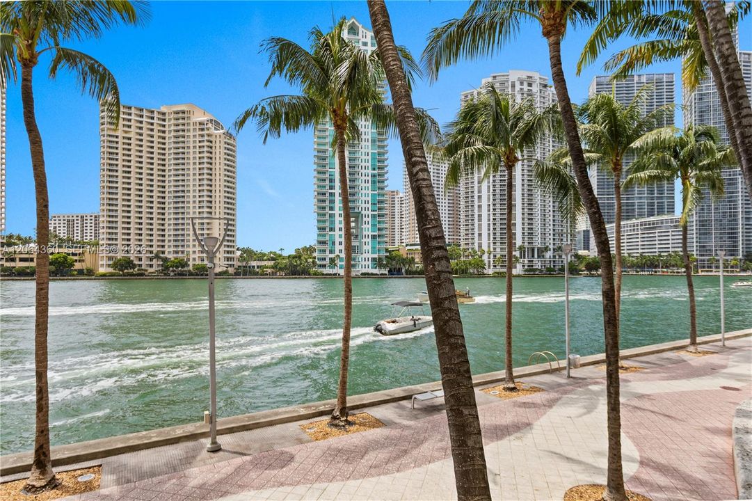 For Sale: $789,000 (2 beds, 2 baths, 1227 Square Feet)