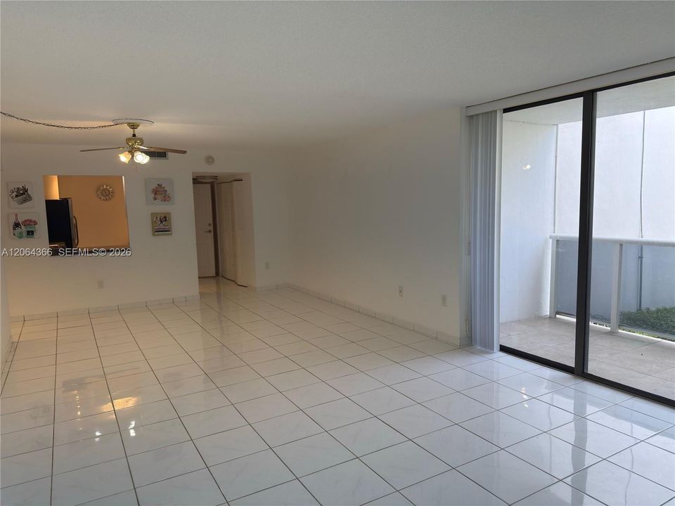 En Venta: $203,000 (2 camas, 2 baños, 1143 Pies cuadrados)