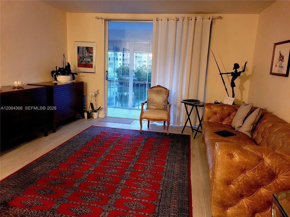 En Venta: $254,500 (2 camas, 2 baños, 1083 Pies cuadrados)