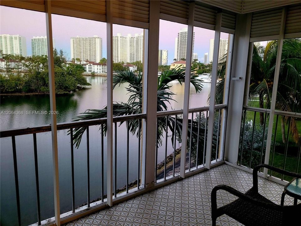 En Venta: $254,500 (2 camas, 2 baños, 1083 Pies cuadrados)