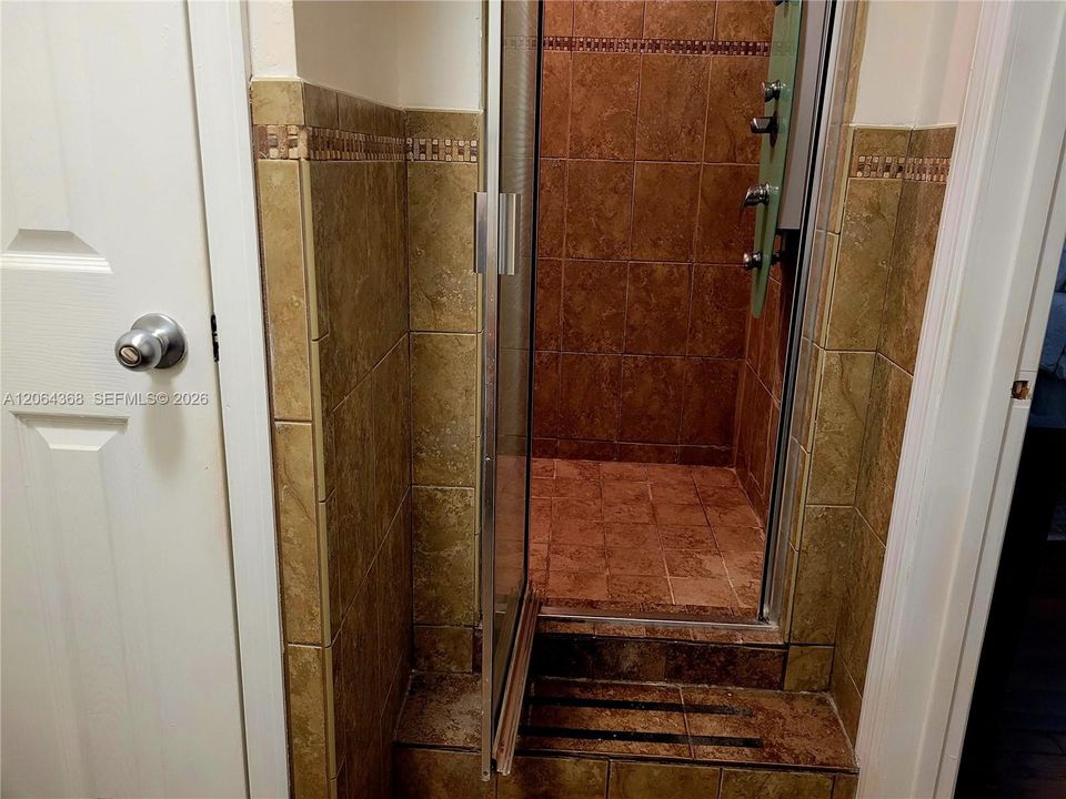 En Venta: $254,500 (2 camas, 2 baños, 1083 Pies cuadrados)