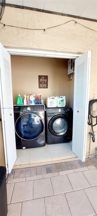 Active With Contract: $379,000 (2 beds, 2 baths, 1134 Square Feet)