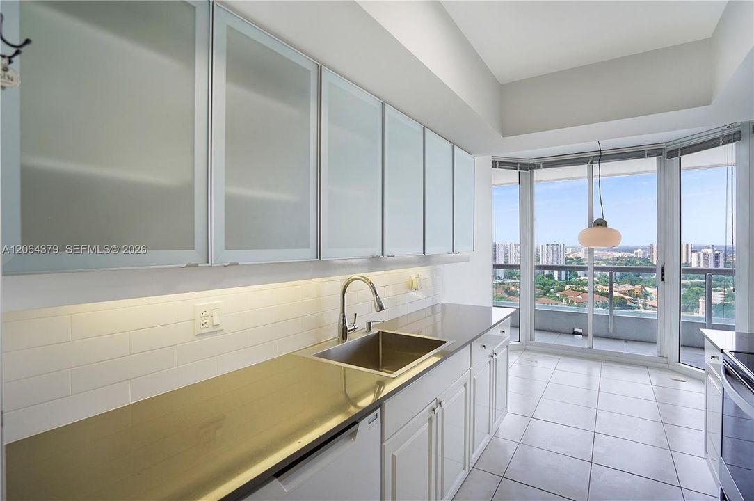 Active With Contract: $4,500 (2 beds, 2 baths, 1510 Square Feet)