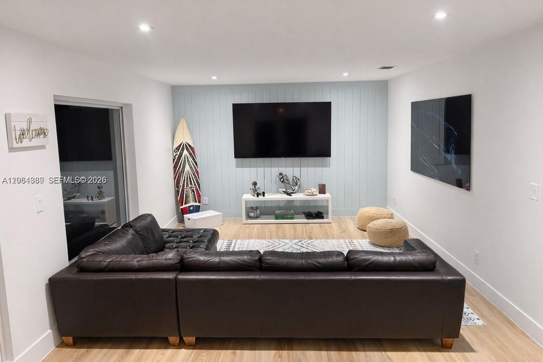 En Venta: $850,000 (3 camas, 3 baños, 2000 Pies cuadrados)
