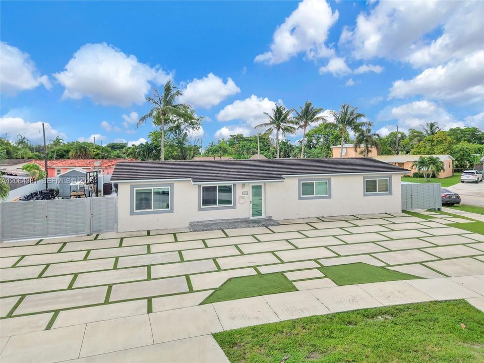 For Sale: $1,050,000 (4 beds, 4 baths, 2229 Square Feet)