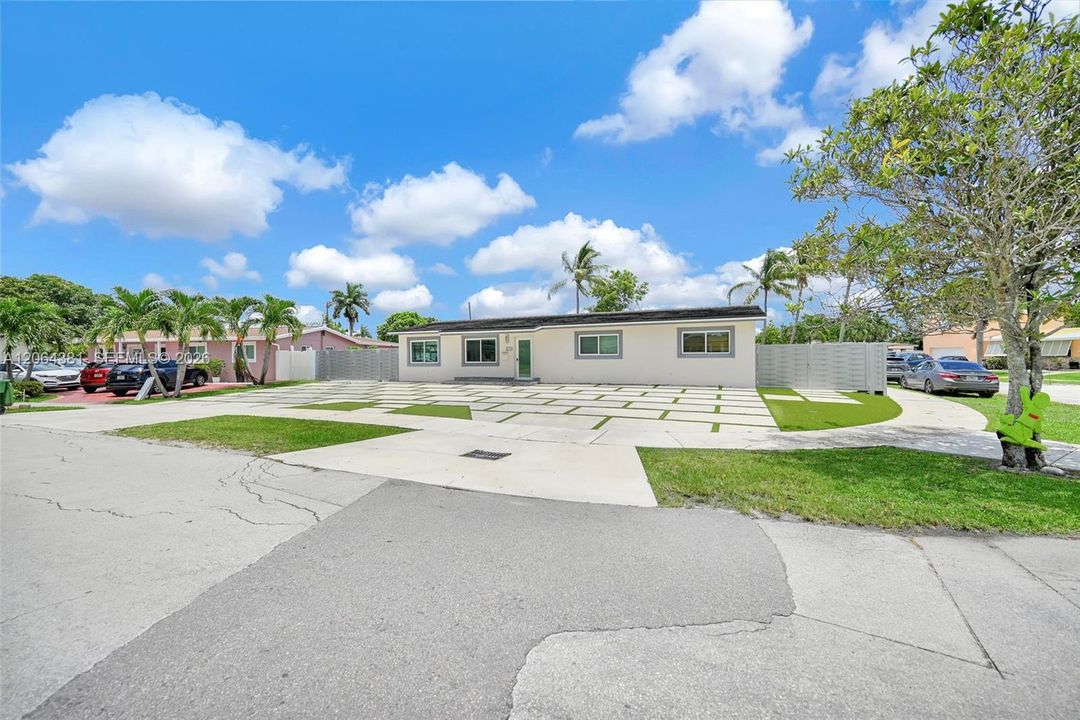 For Sale: $1,050,000 (4 beds, 4 baths, 2229 Square Feet)