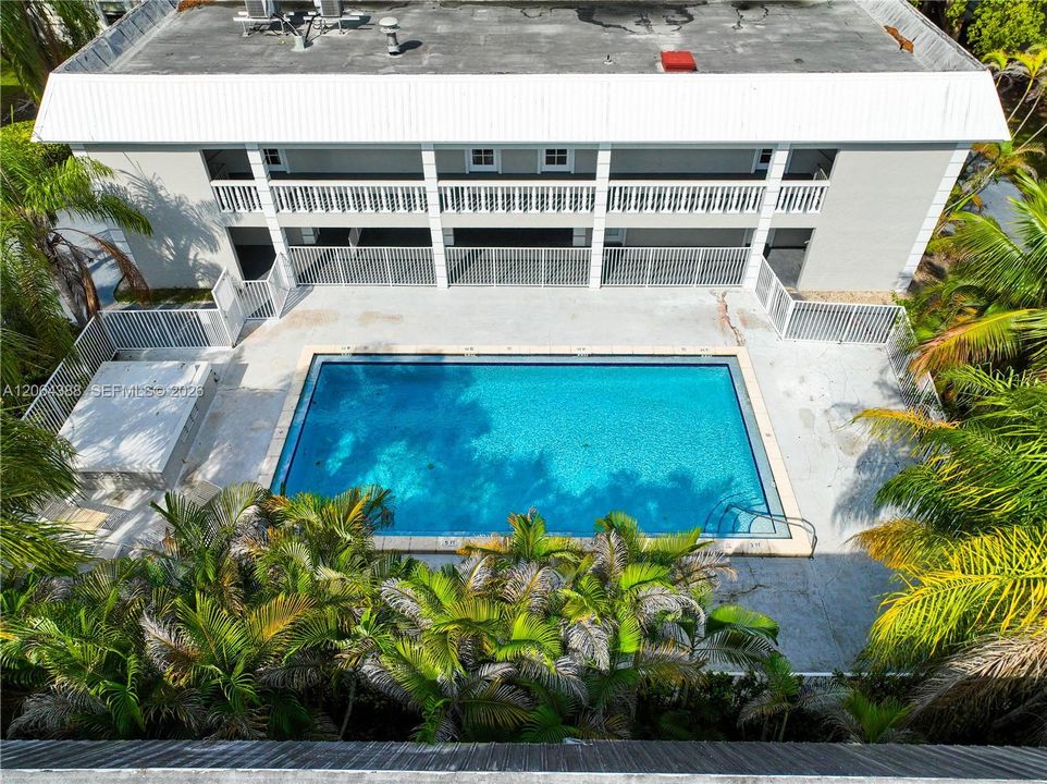For Sale: $170,000 (1 beds, 1 baths, 664 Square Feet)
