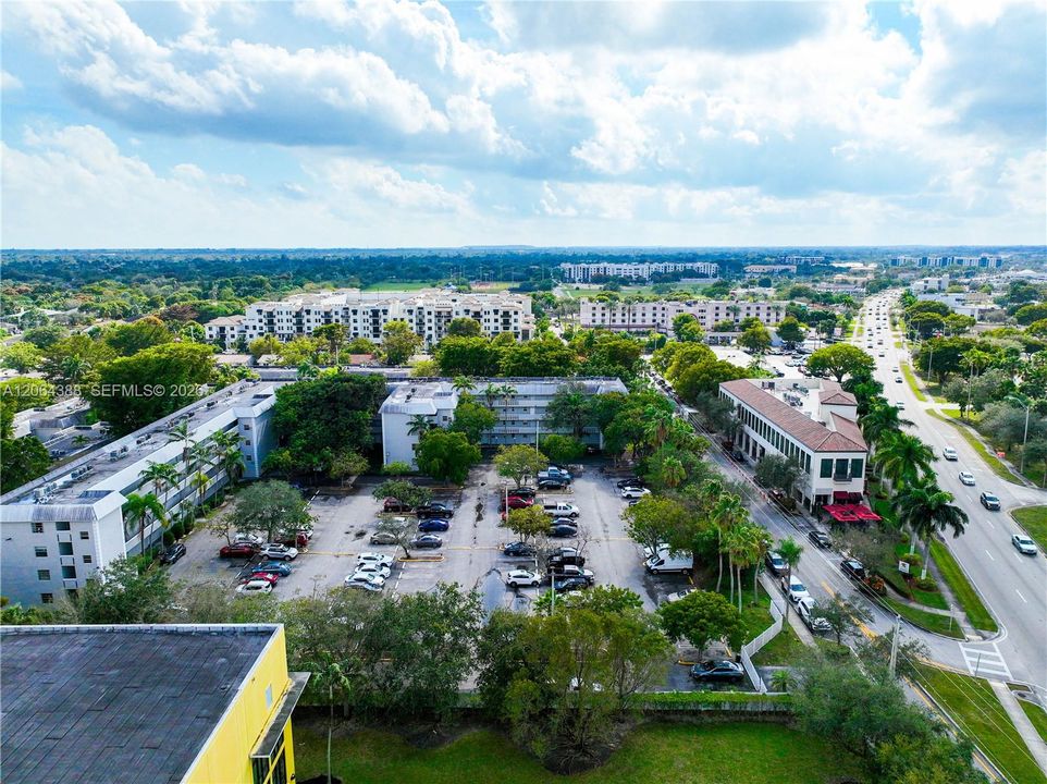 For Sale: $170,000 (1 beds, 1 baths, 664 Square Feet)