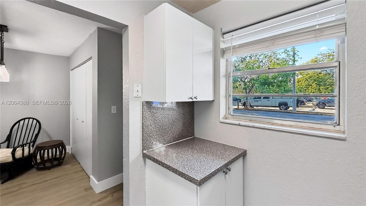 For Sale: $170,000 (1 beds, 1 baths, 664 Square Feet)