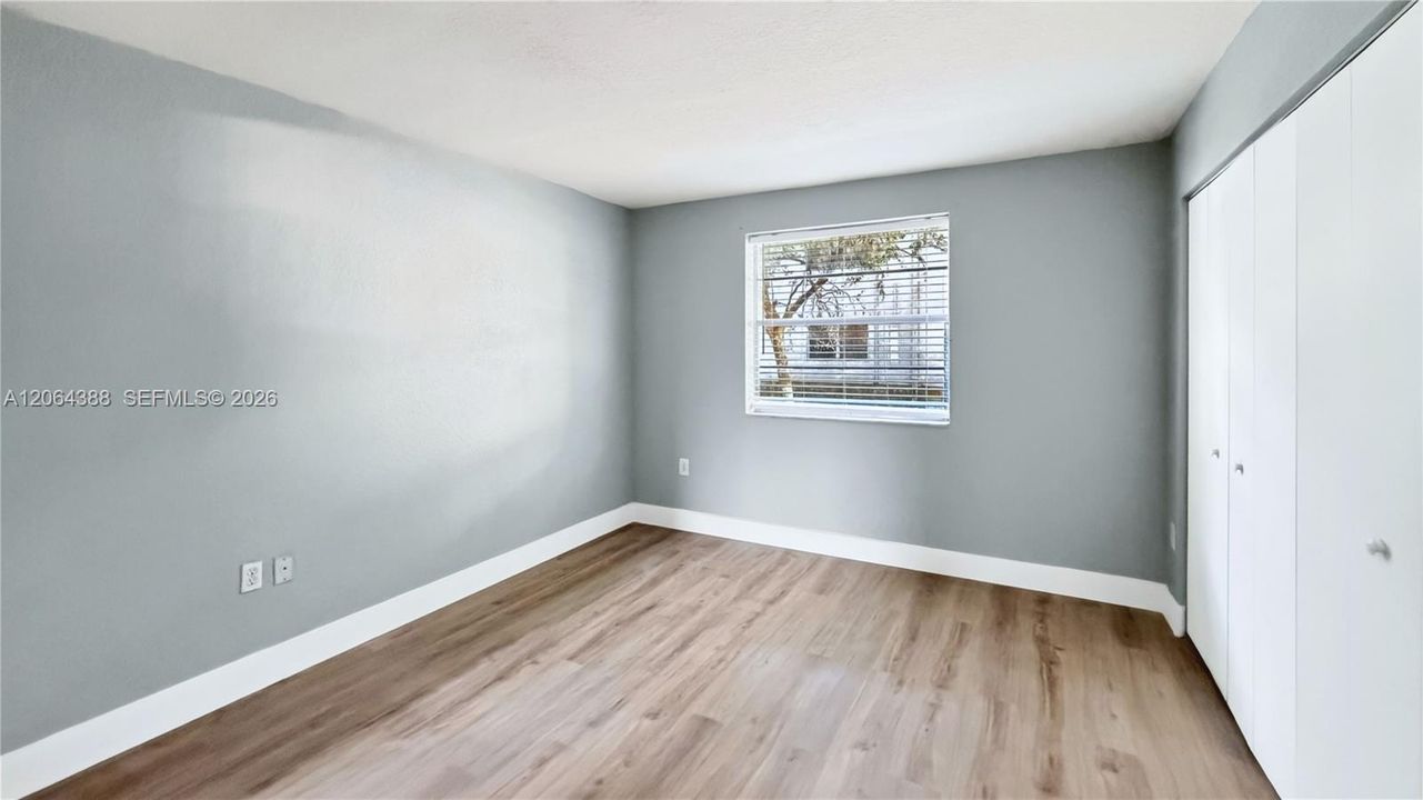 For Sale: $170,000 (1 beds, 1 baths, 664 Square Feet)