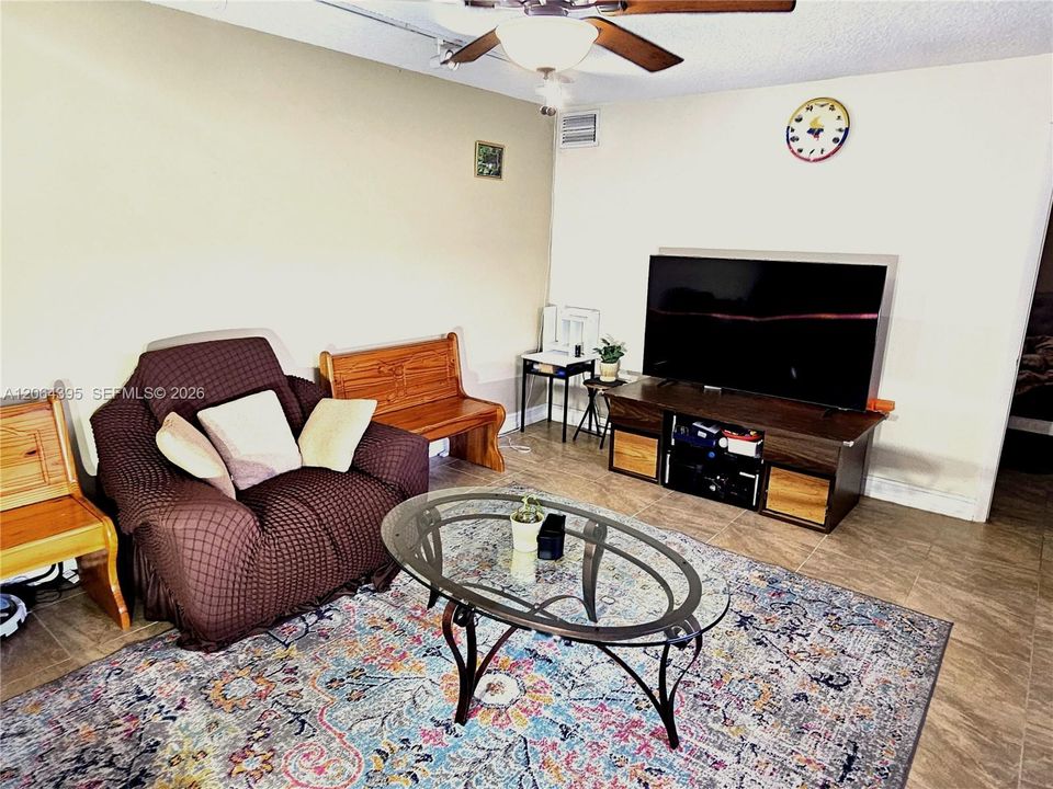 En Venta: $475,000 (3 camas, 2 baños, 1654 Pies cuadrados)