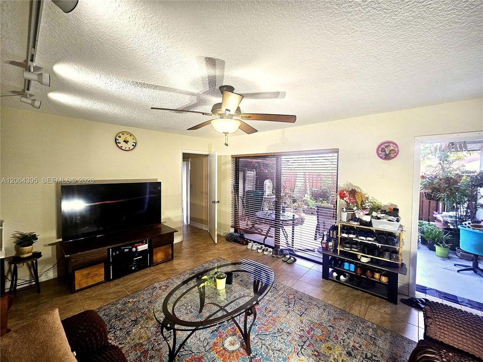En Venta: $475,000 (3 camas, 2 baños, 1654 Pies cuadrados)